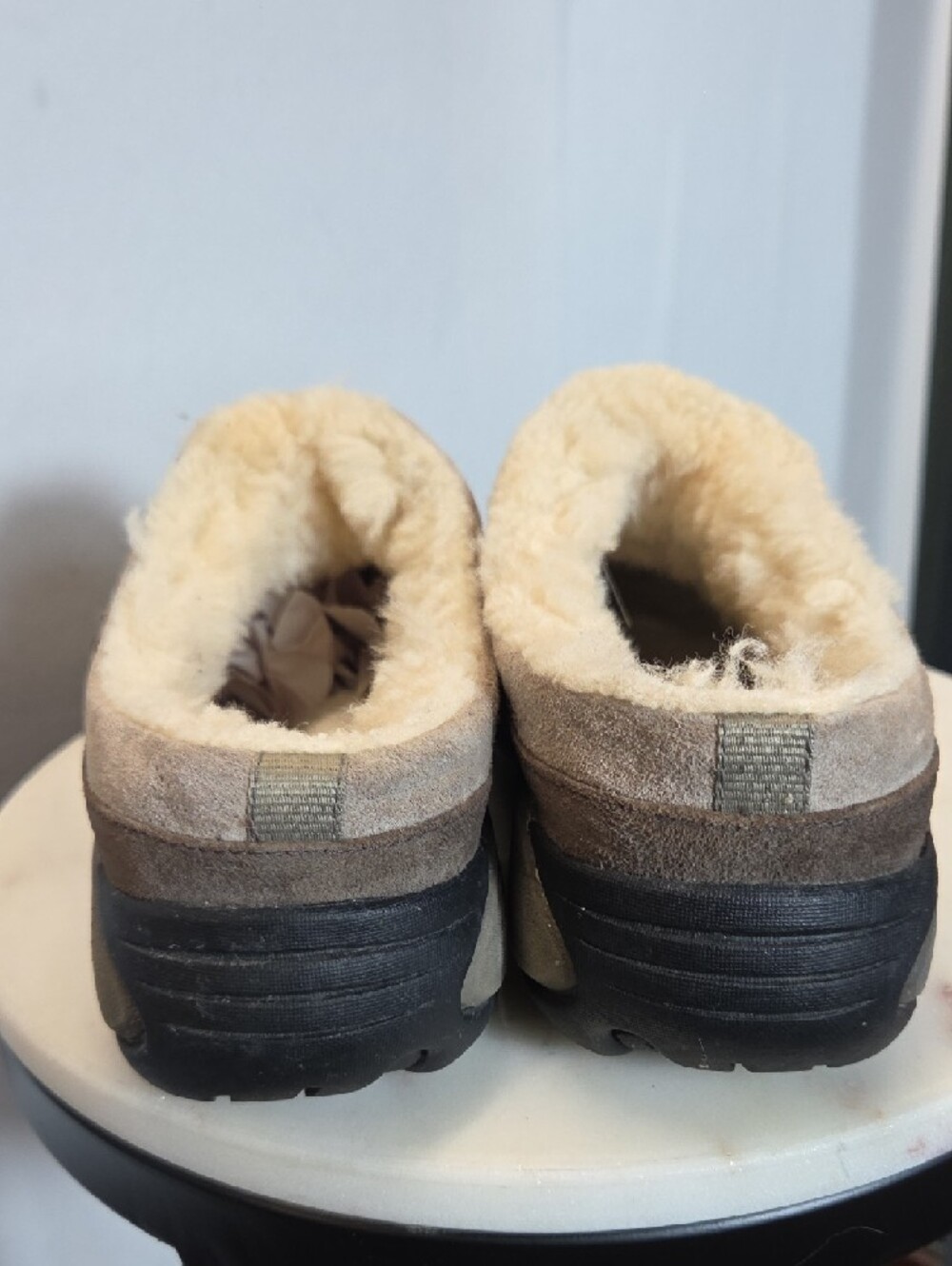 Merrell Taupe Suede Slip-On Clogs with Cream Fleece Lining Size 8 - Picture 4 of 8